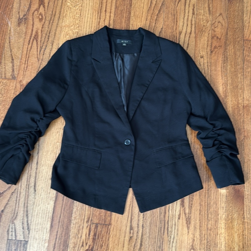 Black fitted blazer with 3/4 length ruched sleeves